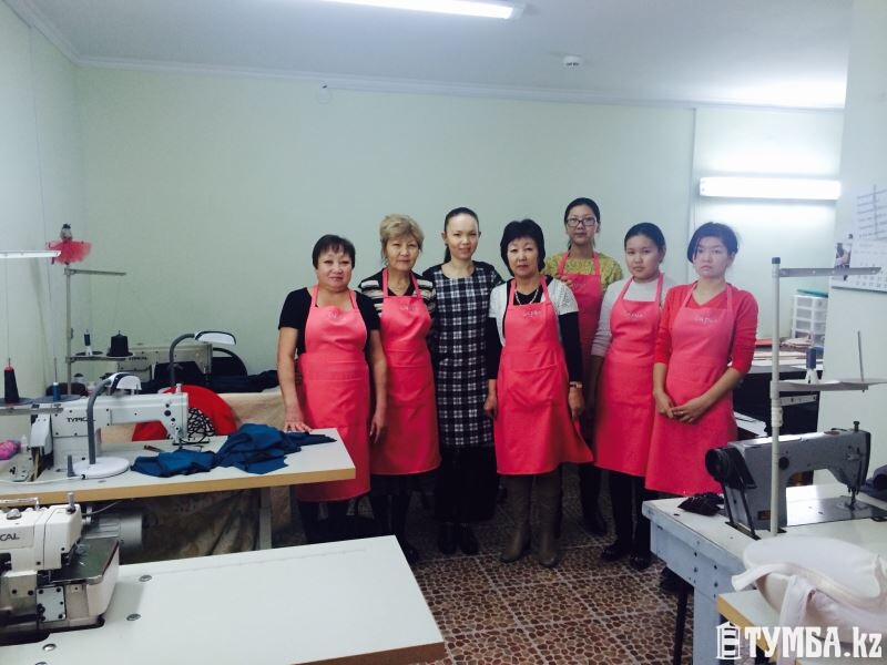 Әйелдердің көлікте жатуы түсірілген видео